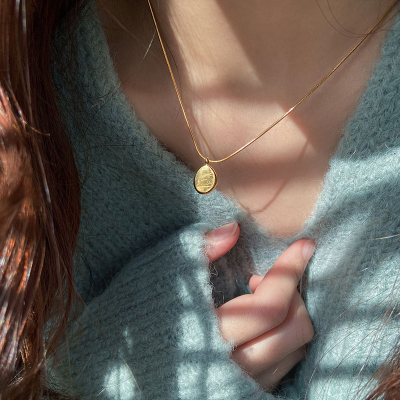 여성을위한 골드 컬러 불규칙한 영어 편지 목걸이 남성  - Birth Flower Necklace 리뷰 및 가격